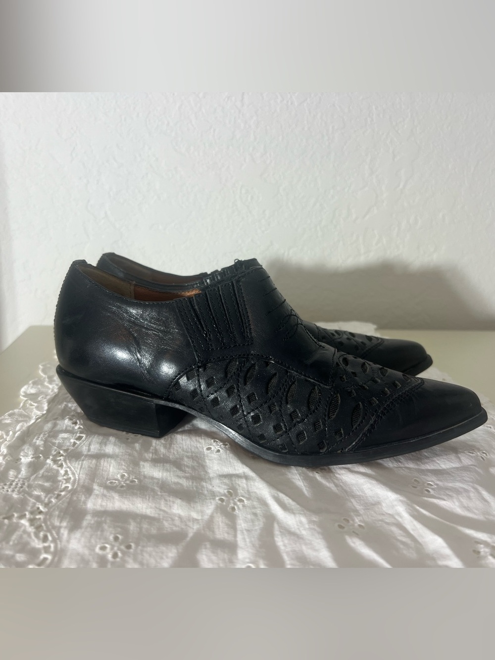 Vintage 90s Nine West Black Leather Western Shoes 7.5M Pointed Toe Cutout